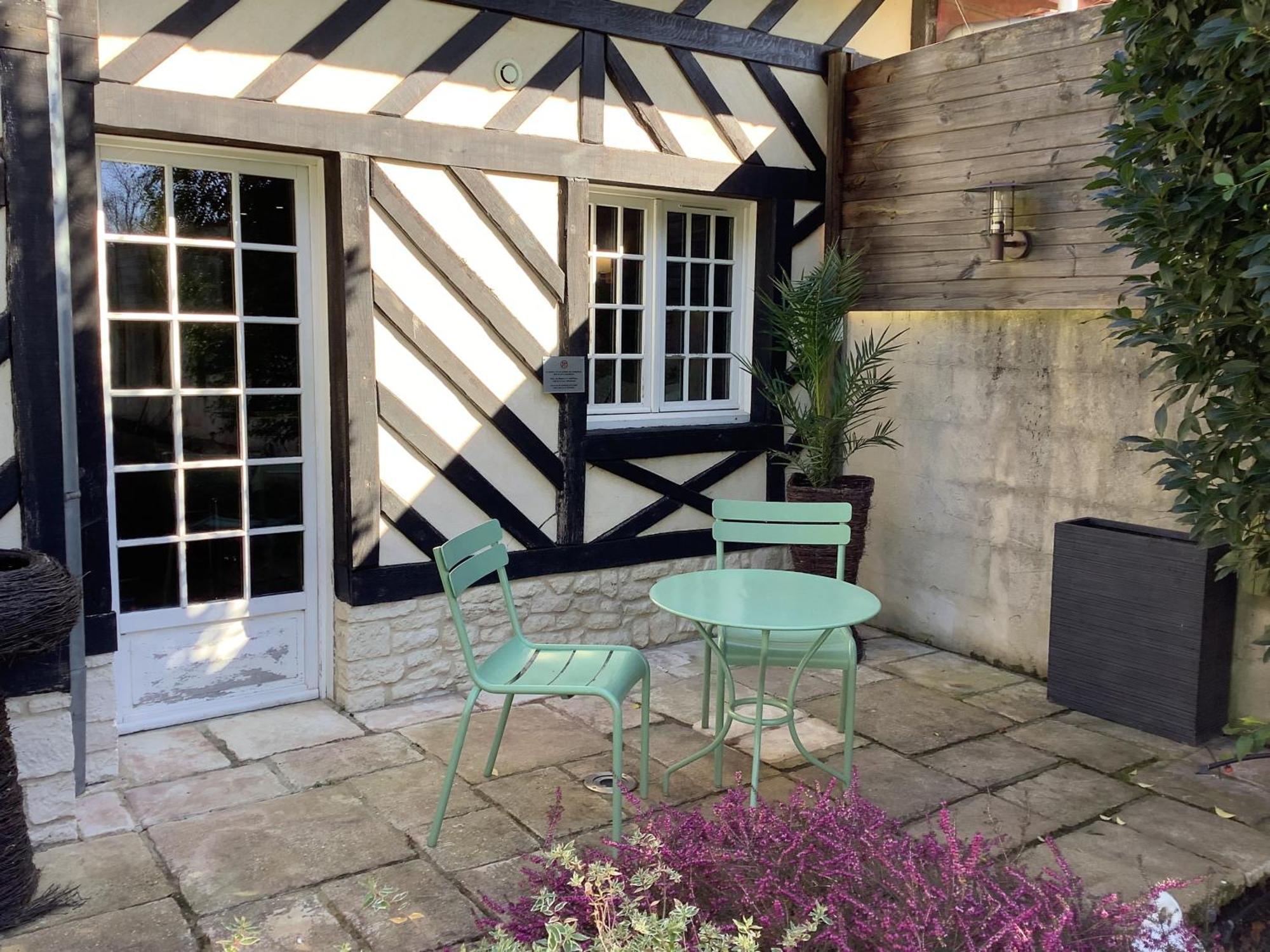 Manoir De La Croix-Sonnet Bed & Breakfast Trouville-sur-Mer Rom bilde